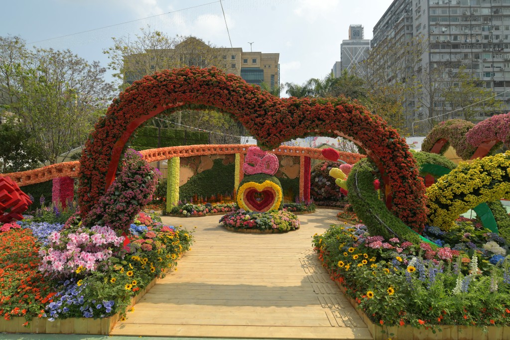 「2023年香港花卉展覽」明日（10日）起在維園舉辦，為期10日。梁譽東攝