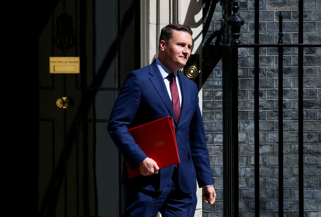 英国卫生大臣斯特里廷将于周三在唐宁街与施纪贤会面。路透社