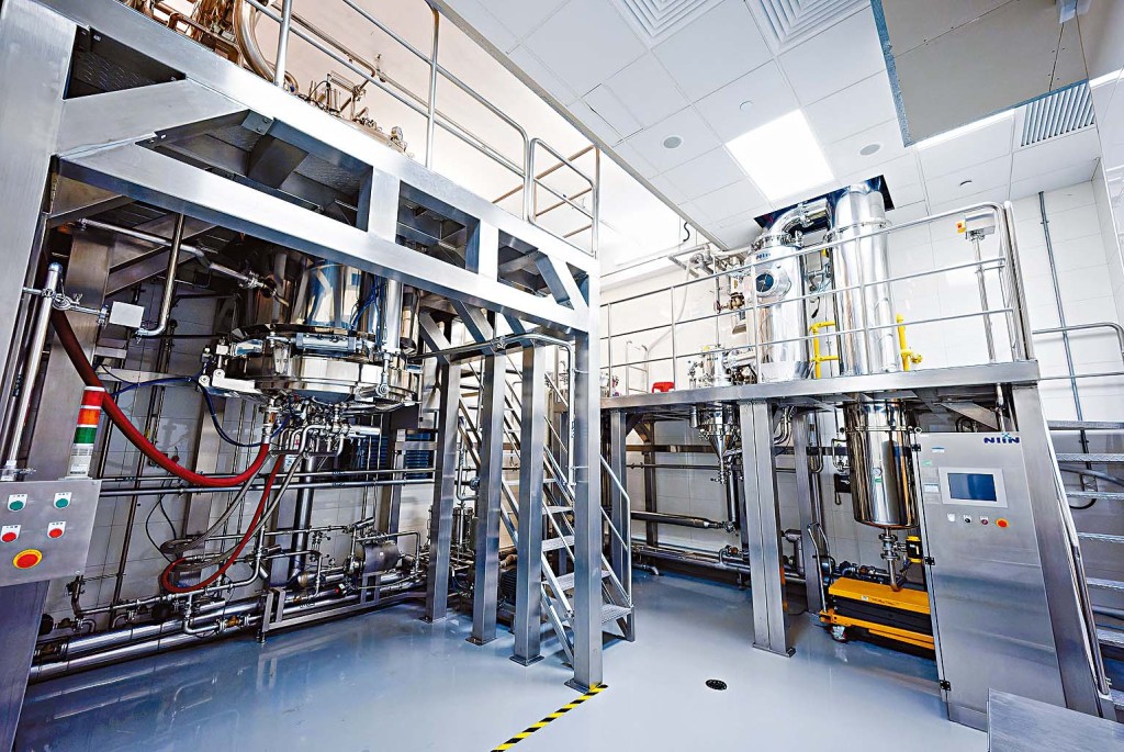 位元堂的藥品均在有專業的品質保證及品質控制團隊駐守的元朗廠房生產,並揉合現代製藥工藝及傳統炮製工藝悉心保存。 位元堂的藥品均在有專業的品質保證及品質控制團隊駐守的元朗廠房生產,並揉合現代製藥工藝及傳統炮製工藝悉心保存。