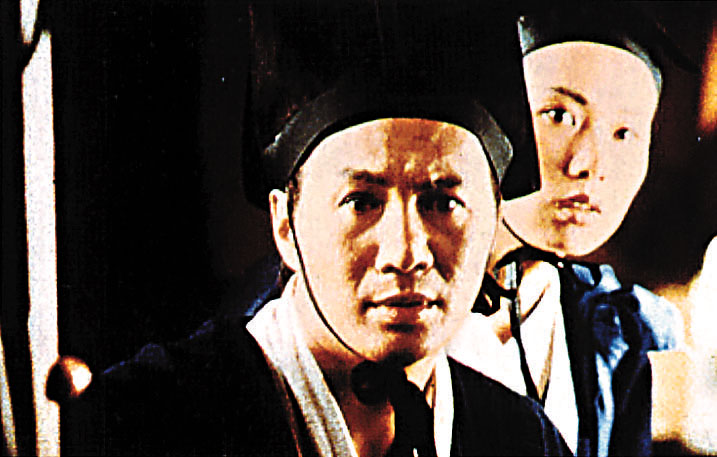 叶童在1990年的电影《笑傲江湖》中与歌神许冠杰合作。
