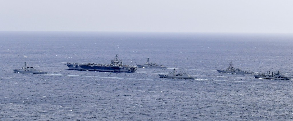 美韩舰队战斗群在进行联合海军演习。AP