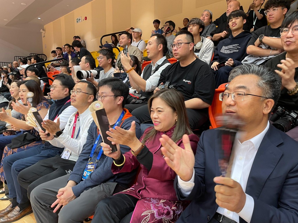 羅淑佩說，更開心是見到兩位港隊球員0號和24號表現出色。