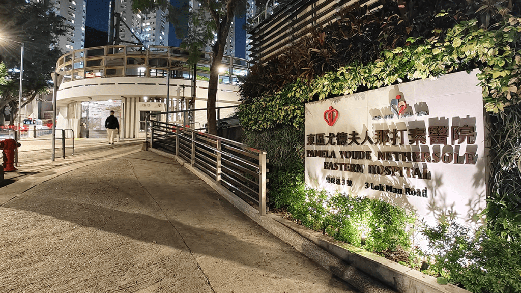 上月一名孕婦到東區醫院門前也因劇痛無法步入，最終要在馬路緊急分娩。資料圖片