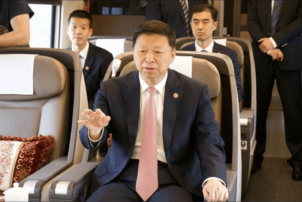 國台辦主任宋濤今天下午陪同前總統馬英九搭乘G79次高鐵，從湖北武漢前往湖南長沙。中時