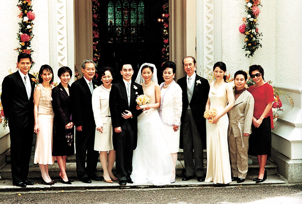 何猷龙与罗秀茵于2000年举行婚礼。