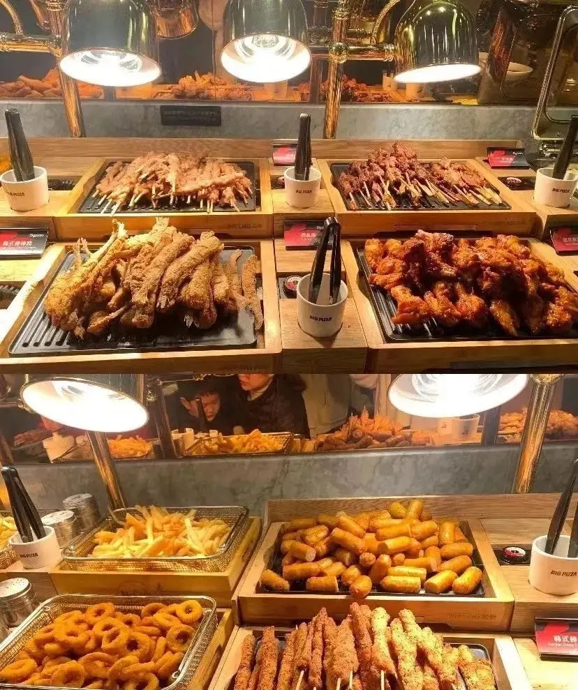 比格自助Pizza連鎖店，食物選擇頗為豐富。