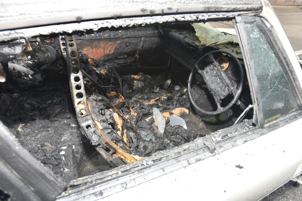 車廂內部燒成灰燼。楊偉亨攝