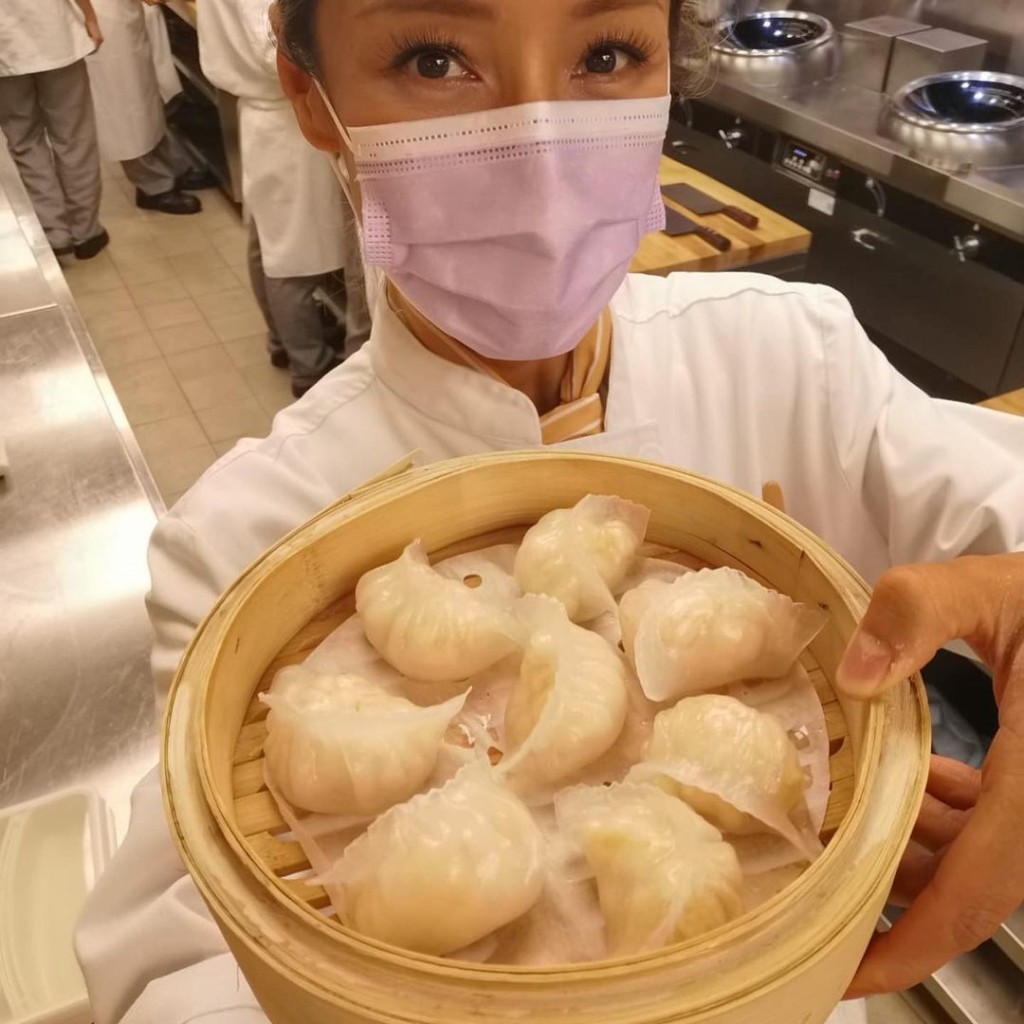蔣怡之前上堂學整點心。