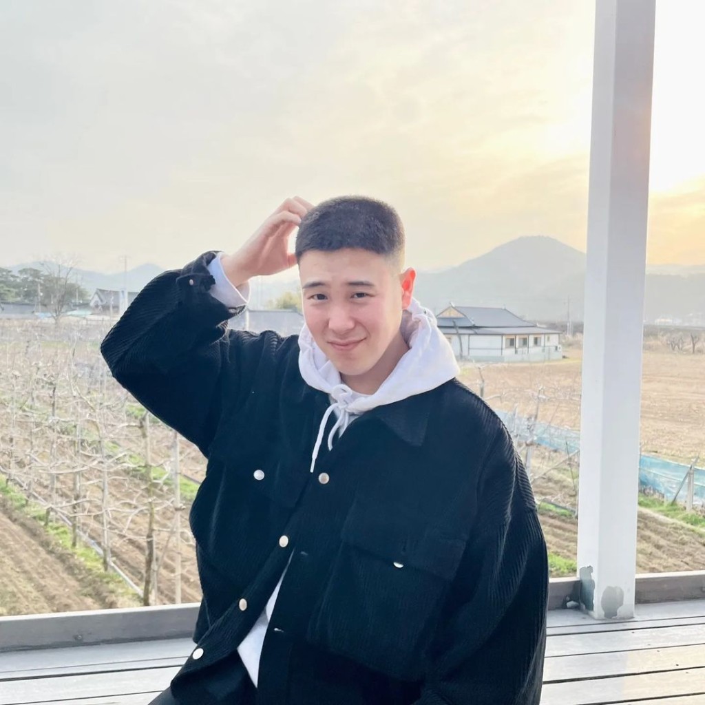 P.O.在海軍陸戰隊服役。