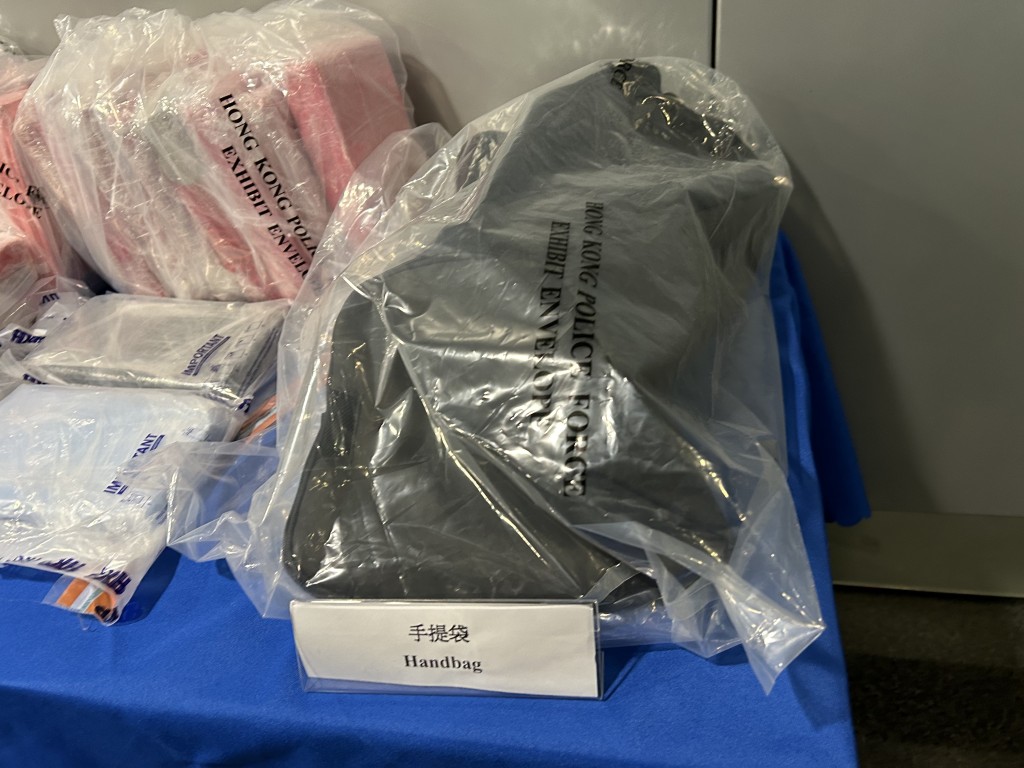 警方檢獲約50公斤可卡因,市值大約3,100萬港元。曾志恒攝 警方檢獲約50公斤可卡因,市值大約3,100萬港元。曾志恒攝