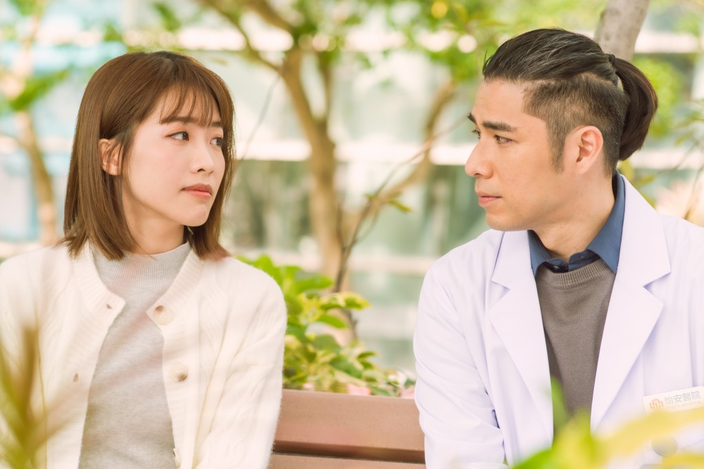 《心靈師》中，Benji演的精神科醫生「姜耀宗」，分為三個不同階段，亦有三個不同的造型。