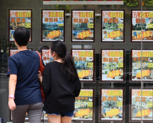 買樓準備簽約前,業主突然反價,令準買家頓失方寸。資料圖片(示意圖)