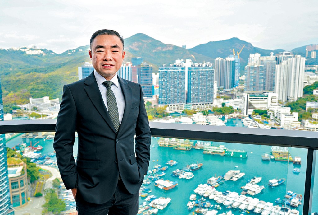 大昌地產周俊豪表示，港島南現樓新盤璟南，最快3月推出首單位招標。