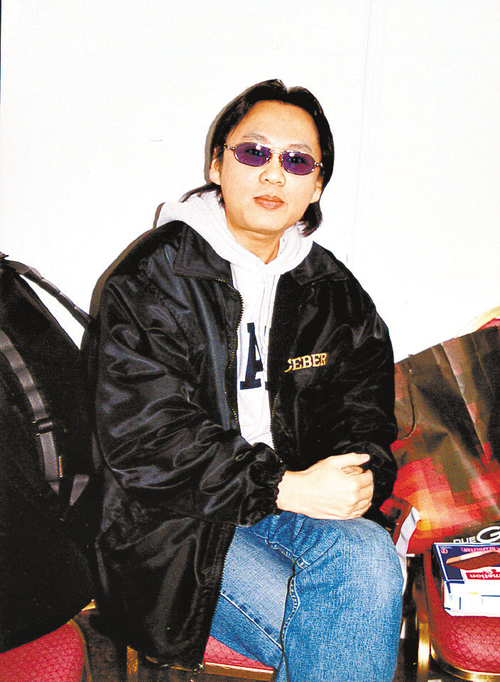 杨宝玲的第一任丈夫是音乐人陈容森，二人于1994年在澳洲秘密结婚，三年后宣布离婚。