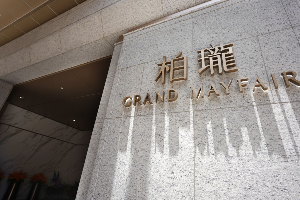 元朗錦上路站現樓新盤柏瓏系列,昨日再連沽6伙。 元朗錦上路站現樓新盤柏瓏系列,昨日再連沽6伙。