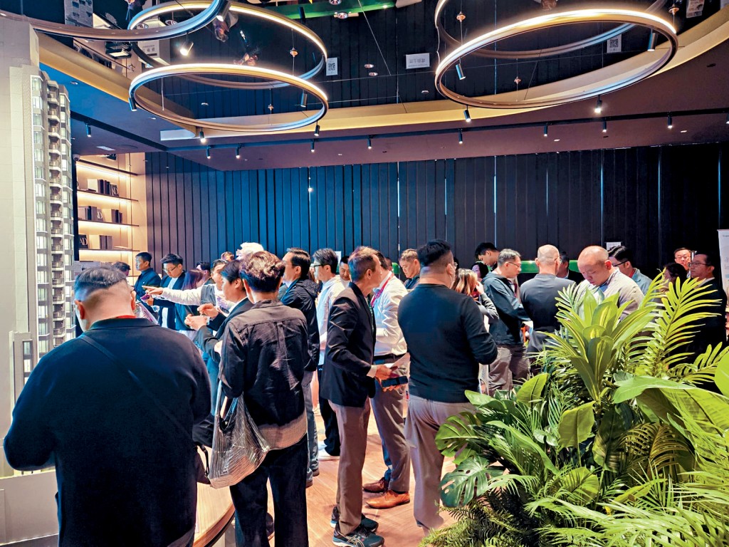 瑧爾昨日正式開放示範單位予參觀，吸引不少睇樓客到場參觀，