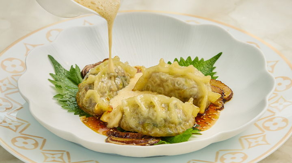 LV招牌牛肉餃子3粒盛惠264港元。LV官網