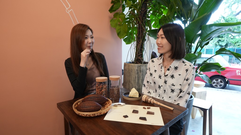 負責人Katie更亦會詳細介紹朱古力的製作，如何由可可豆發酵、焙烘、研磨等等。
