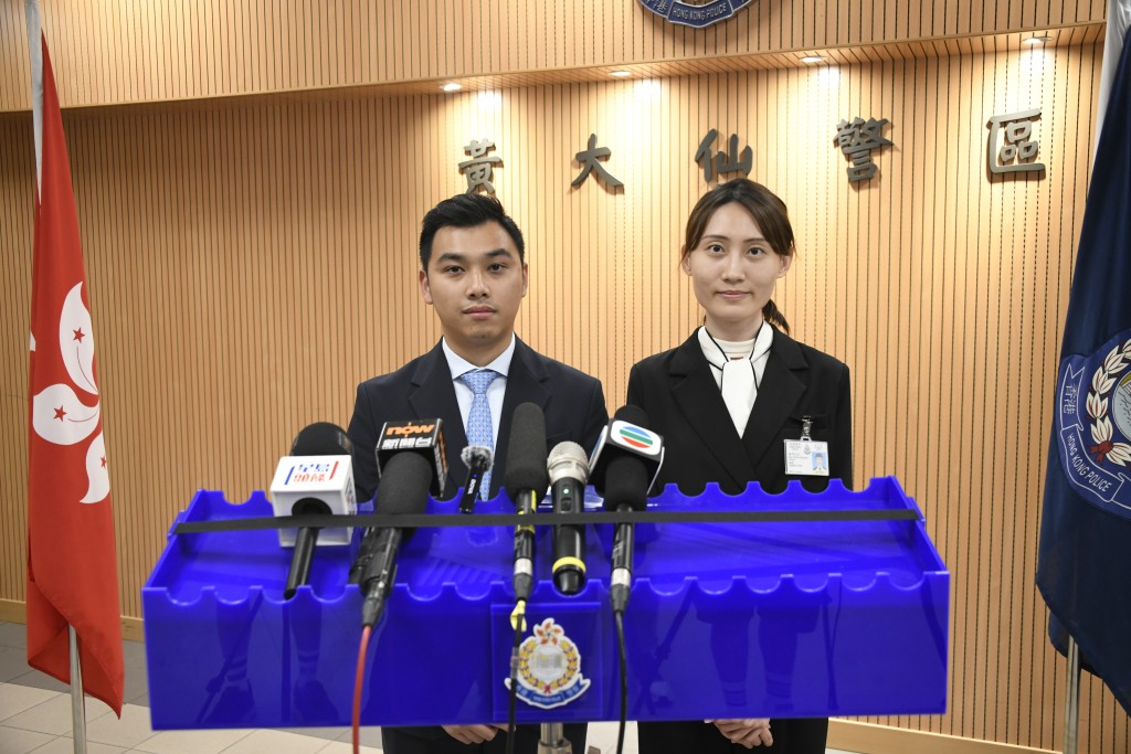 黃大仙警區重案組第二隊督察岑思朗（左）及刑事調查隊第二隊督察陳幸梓（右）交代案情。