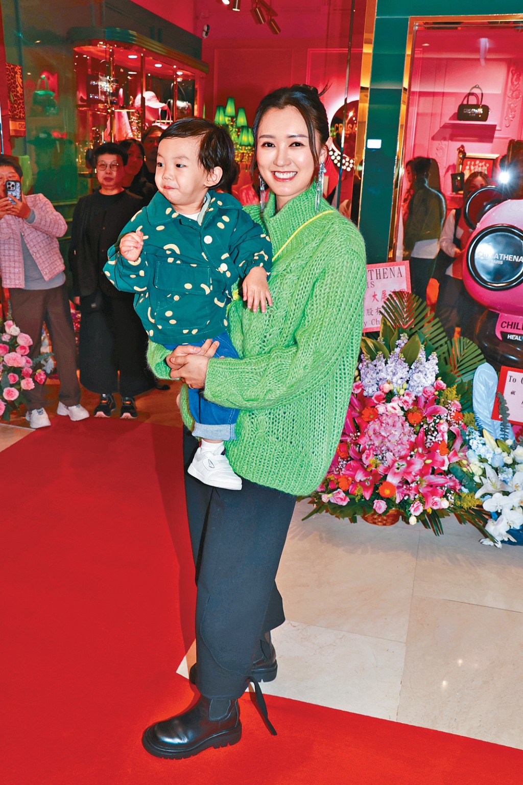 張寶兒帶埋大仔「袁咕碌」亮相，為早前嚴厲鬧仔一事解畫。