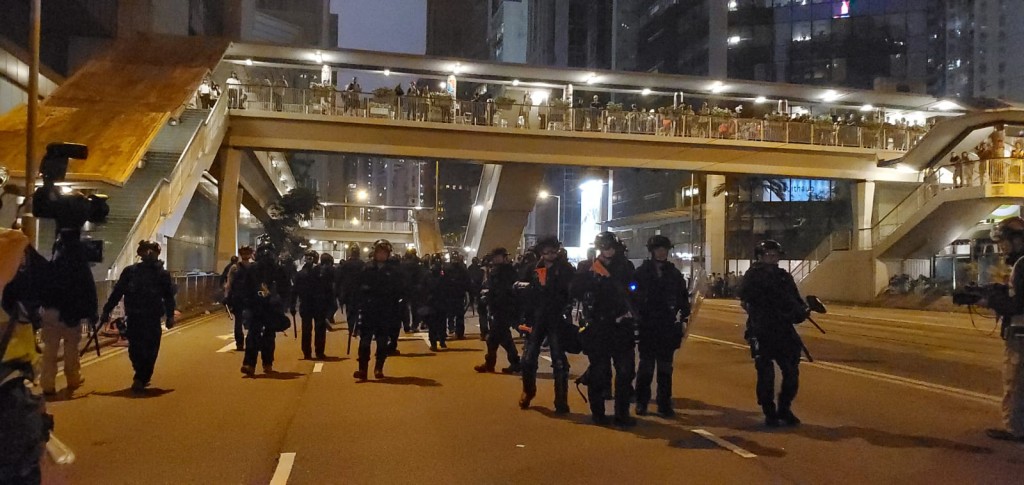 警方晚上金鐘道清場
