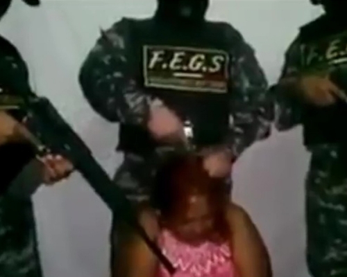 販毒集團Los Zetas一名女成員被敵對組織抓到，慘遭拷問、虐待、槍決斬首。(網圖)