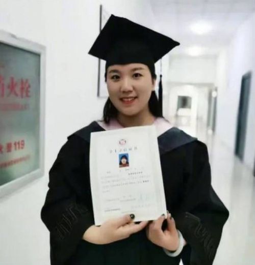 劉月大學畢業攻讀碩士。
