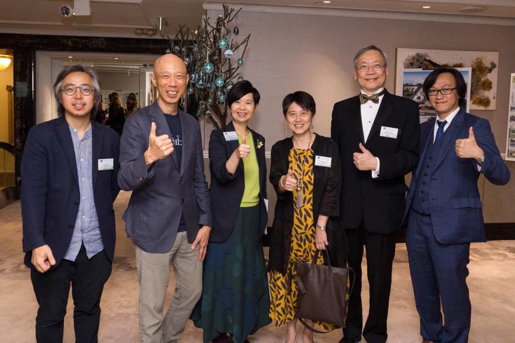 何永贤上月出席了香港园境师学会的周年晚宴暨颁奖典礼。何永贤FB