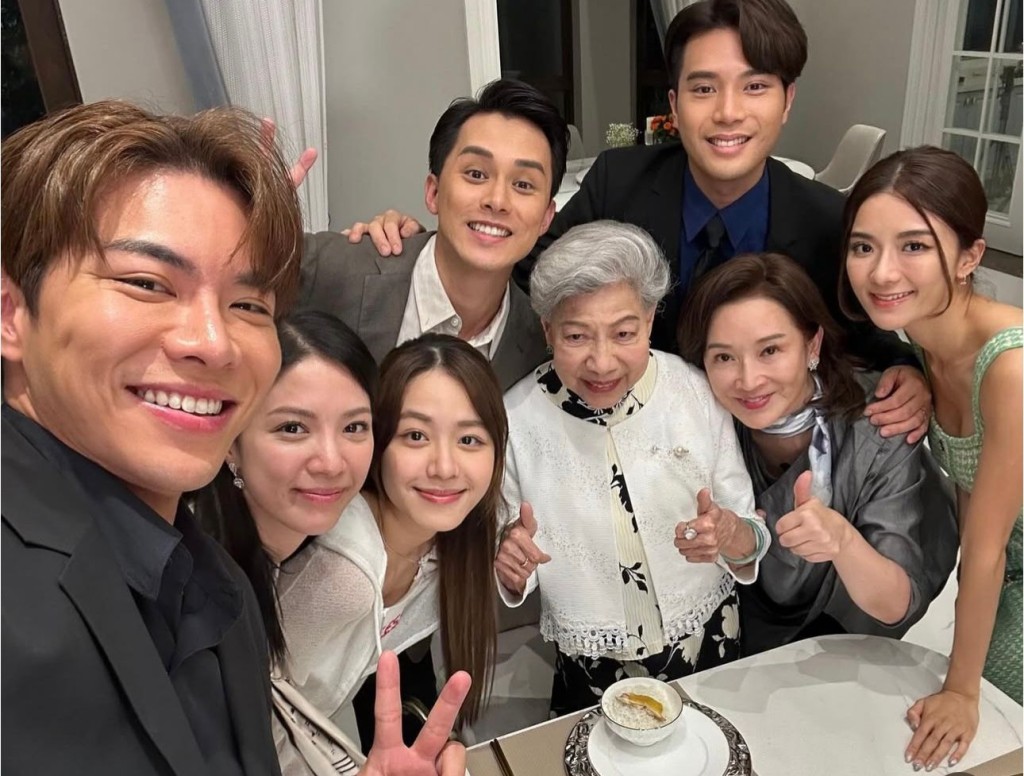 《金式森林》上上下下打成一片。 《金式森林》上上下下打成一片。