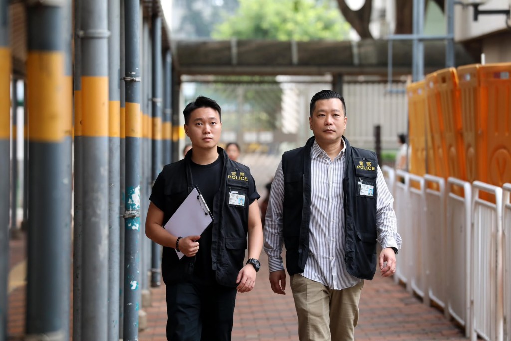 梁柏祥(右)和蘇振深希望透過短片,分享擔任刑偵人員的成功感和喜悦。 梁柏祥(右)和蘇振深希望透過短片,分享擔任刑偵人員的成功感和喜悦。
