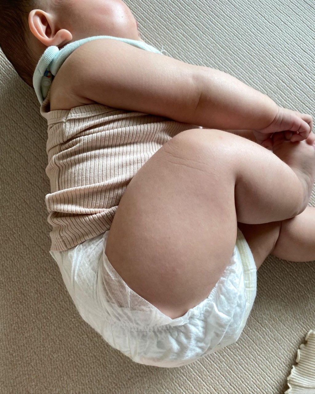 不過「你有你鬧我有我出Po」，Lucy媽梁志瑩繼續於社交網分享兩個寶貝女的萌照及影片。