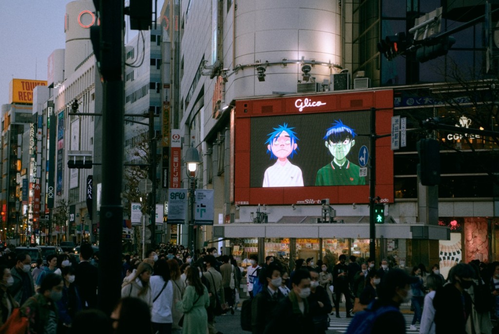 東京涉谷區亦已出現大熒幕廣告。