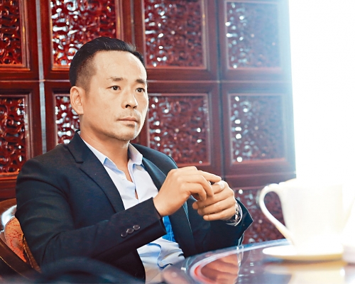 周焯華周一大折讓80%，以每股0.1元悉售旗下太陽國際所有股份予主席鄭丁港。