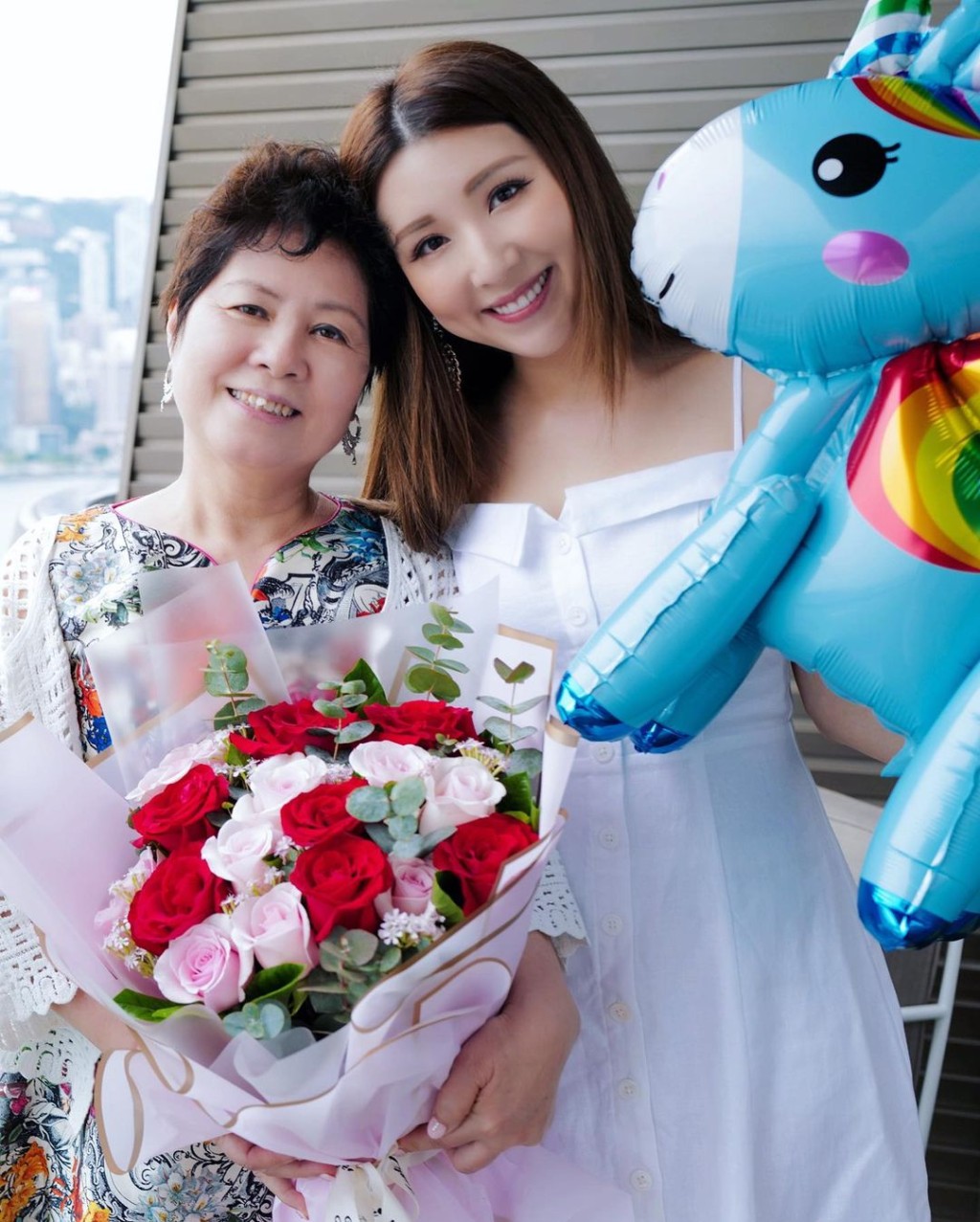 兩母女相當有童真。