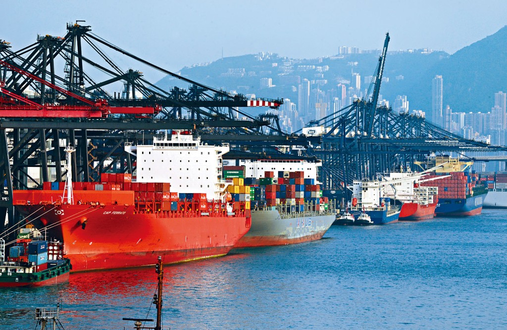 据悉因应疫情严峻，内地当局严格执行检疫措施，故在农历新年前，粤港驳船将全面停航。