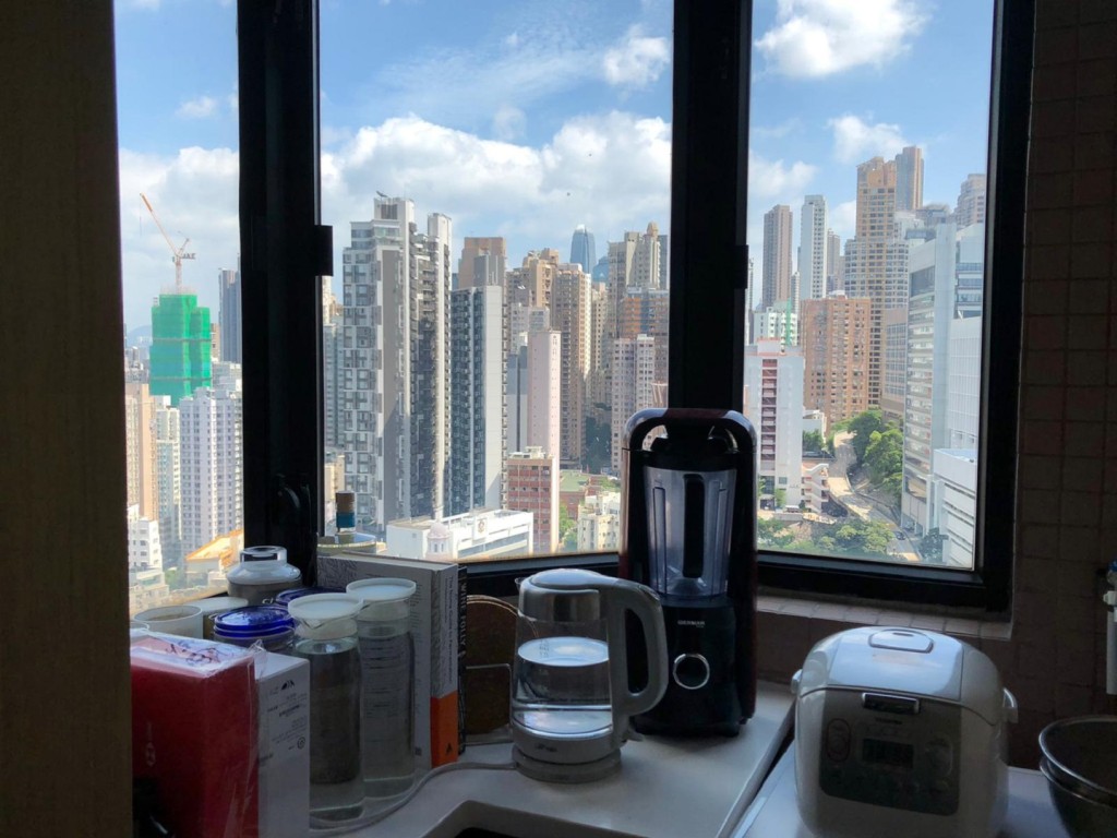 景觀方面,單位外望可見大學及附近樓景。