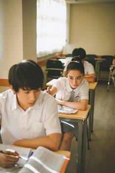 故事以「校園愛情故事」題,講述一個青澀又浪漫的校園初戀故事。