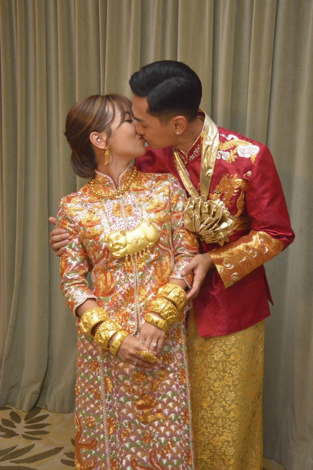 鄭俊弘與何雁詩在2020年結婚。