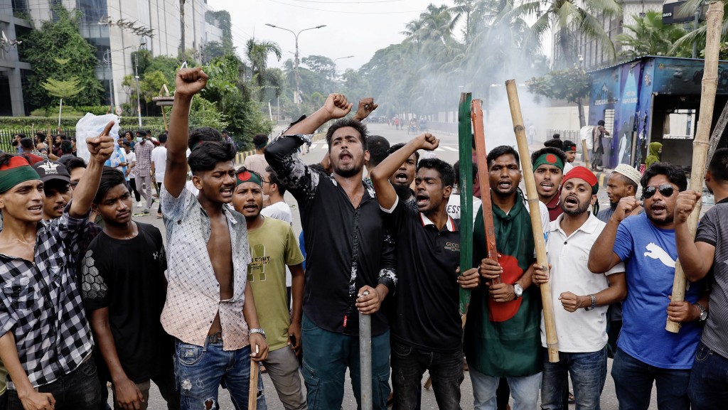 孟加拉示威者要求总理哈西娜下台，示威者占令首都达卡的街道。 路透社