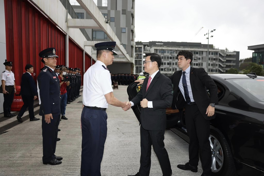他期望能提升香港消防和救护队伍的专业水平和国际地位。（李家超FB图片）