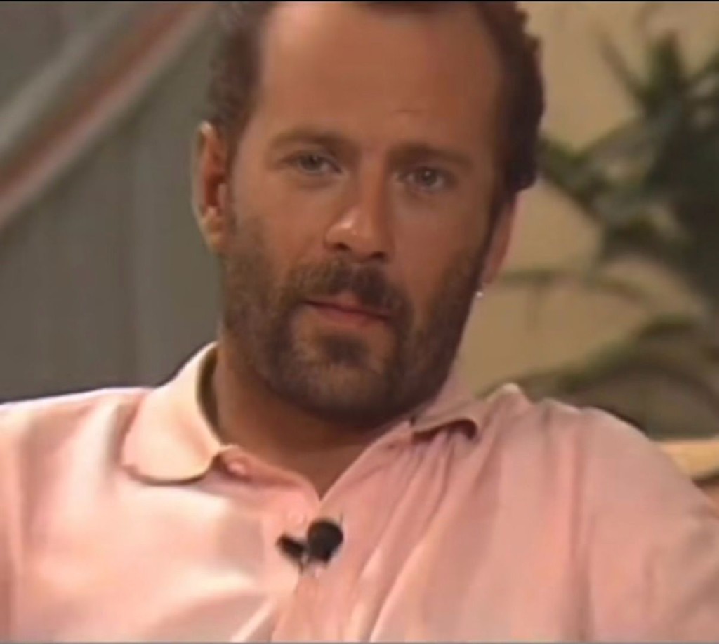 布斯與狄美的女兒Rumer分享布斯年輕時跳舞的片段，指布斯跳舞時最有魅力。