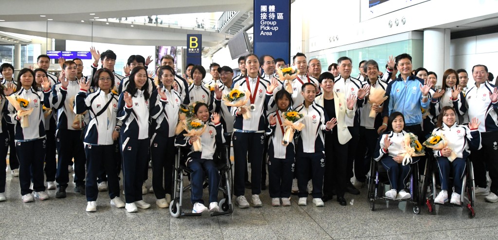 香港殘奧最後一批代表周二早上返港。 陸永鴻攝 