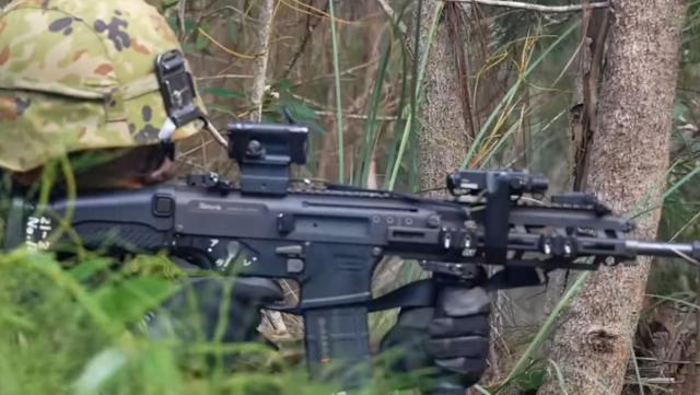 日本陆上自卫队进行威力搜索射击训练。日本陆上自卫队YouTube频道 日本陆上自卫队进行威力搜索射击训练。日本陆上自卫队YouTube频道