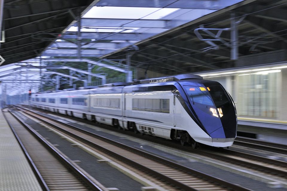 旅客可以乘坐京成電鐵Skyliner 往返東京成田機場與市區。facebook圖片