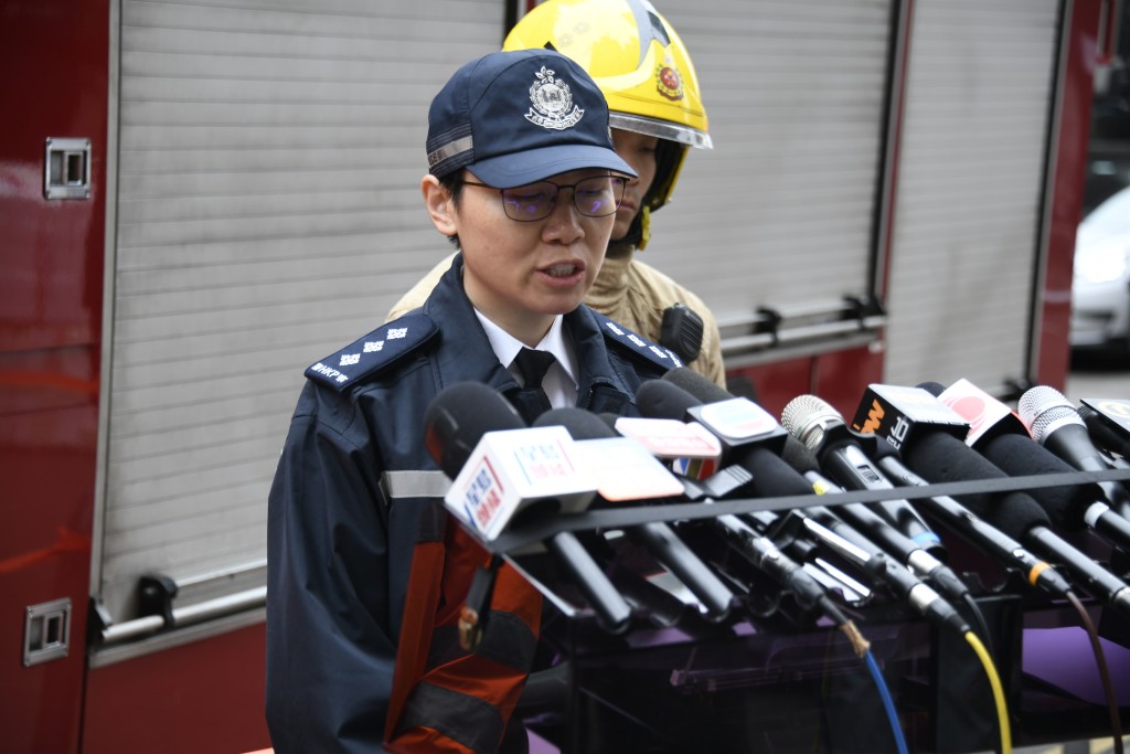 警方旺角警区(行动)总督察章珈洛指警方协助疏散居民。杨伟亨摄