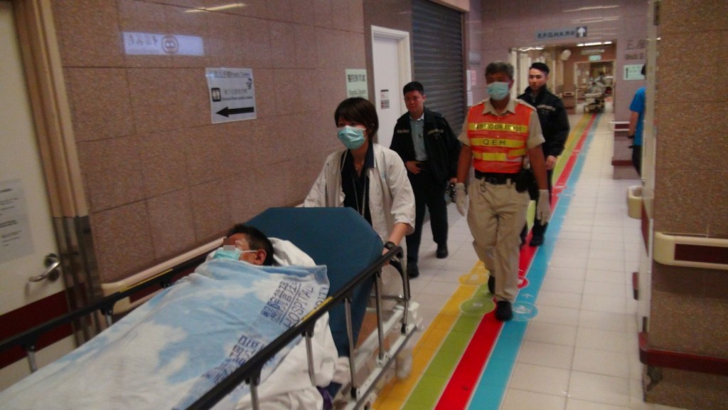 疑犯由兩名警員看守,目前留醫伊利沙伯醫院。林思明攝