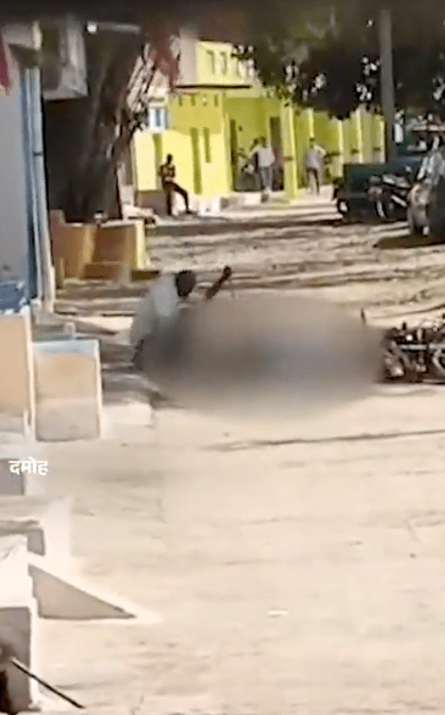 帕特尔用铁锤将巴拉特爆头而死。X@ASKUMASHANKAR