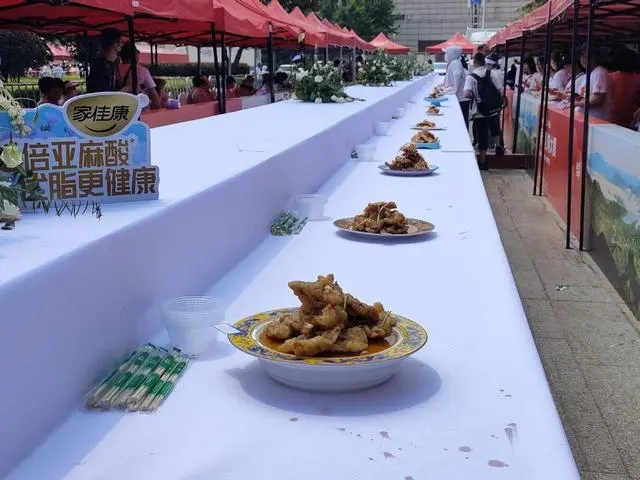 吉林市舉辦世界鍋包肉大賽。