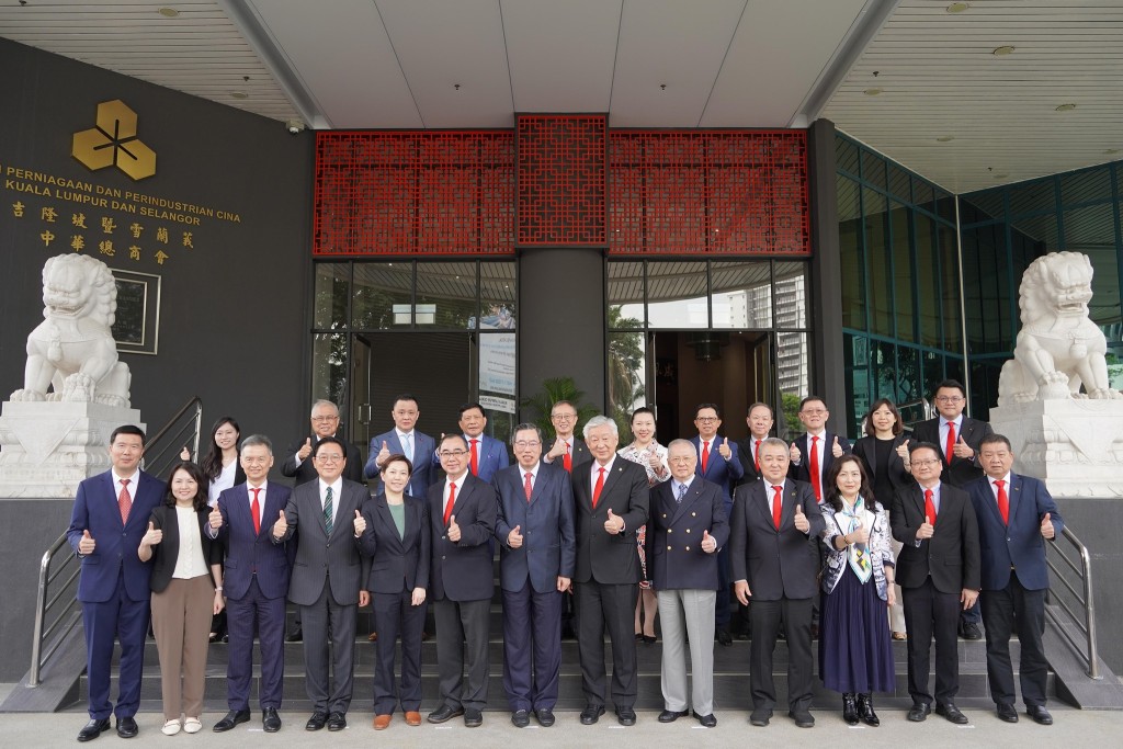 立法會考察團今早與馬來西亞中華總商會(ACCCIM)舉行會議，就支援新一代創業人才的措施及香港發展經貿優勢等方面進行交流。梁君彥FB圖片