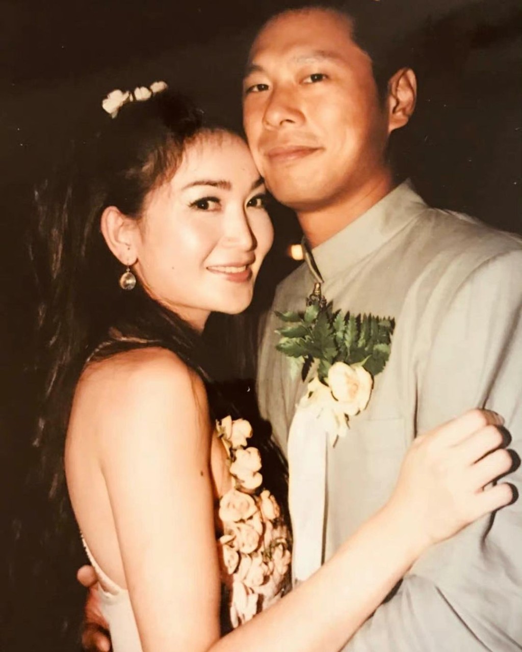 溫碧霞與老公於2000年結婚。